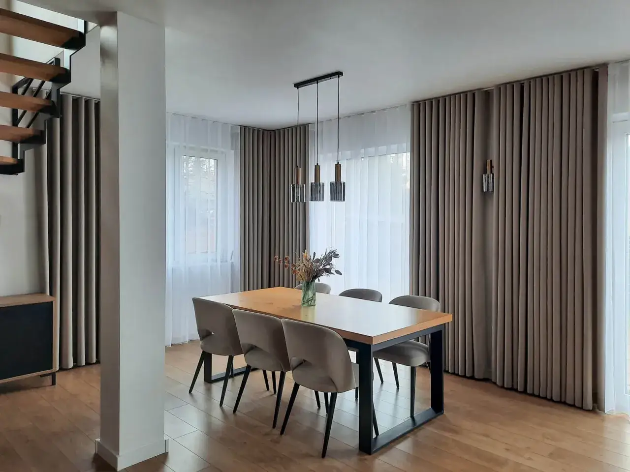 Jak uszyć ładne zasłony do kuchni – proste sposoby i przydatne porady