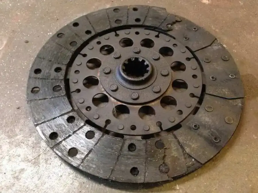 Objawy zużytego sprzęgła: Jak rozpoznać i ile kosztuje wymiana?