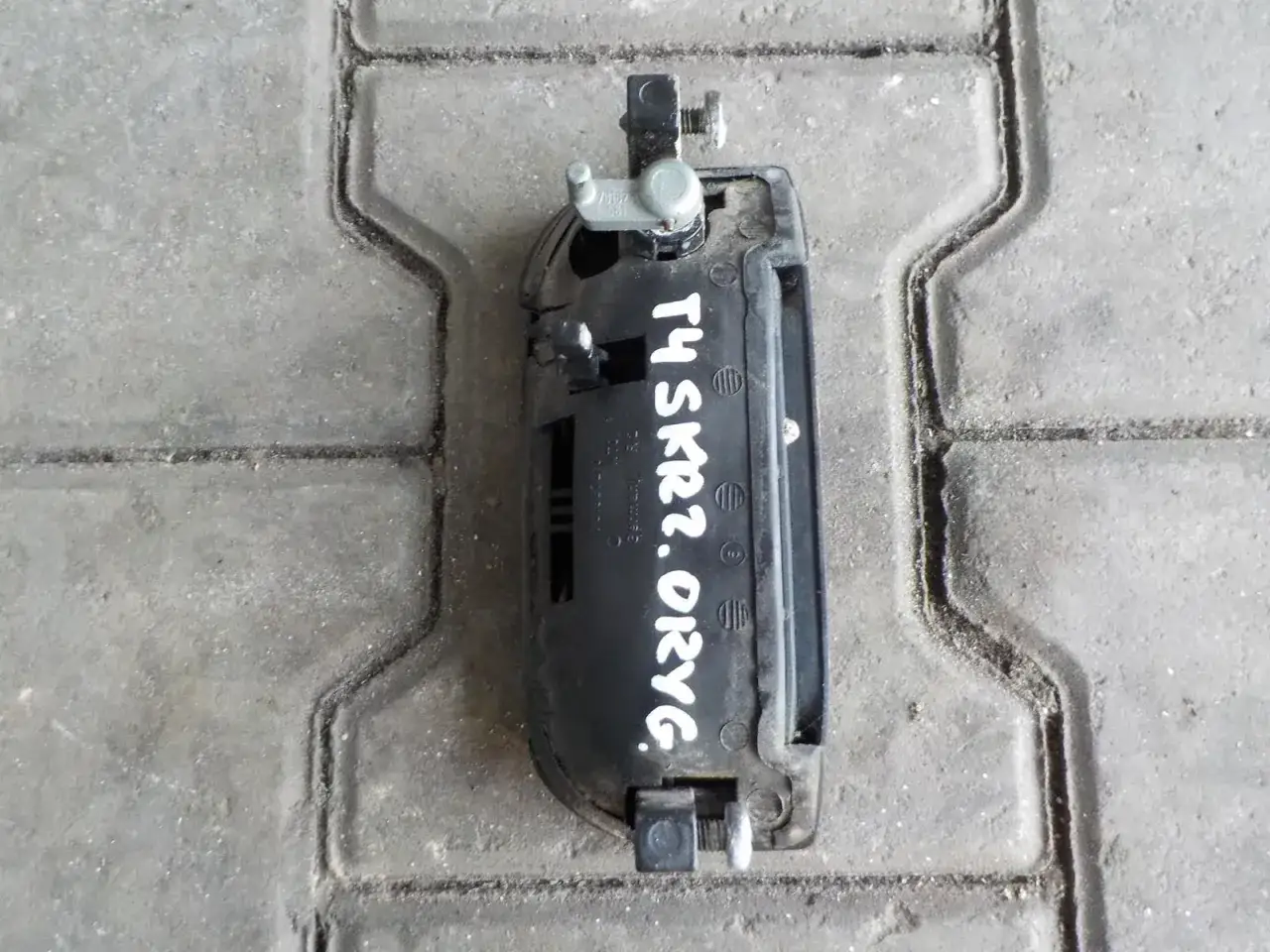 Zepsuta klamka VW T4? Wymień lub napraw sam i oszczędź!