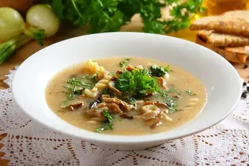 Jakie zupy z makaronem są najsmaczniejsze? Sprawdź te przepisy!