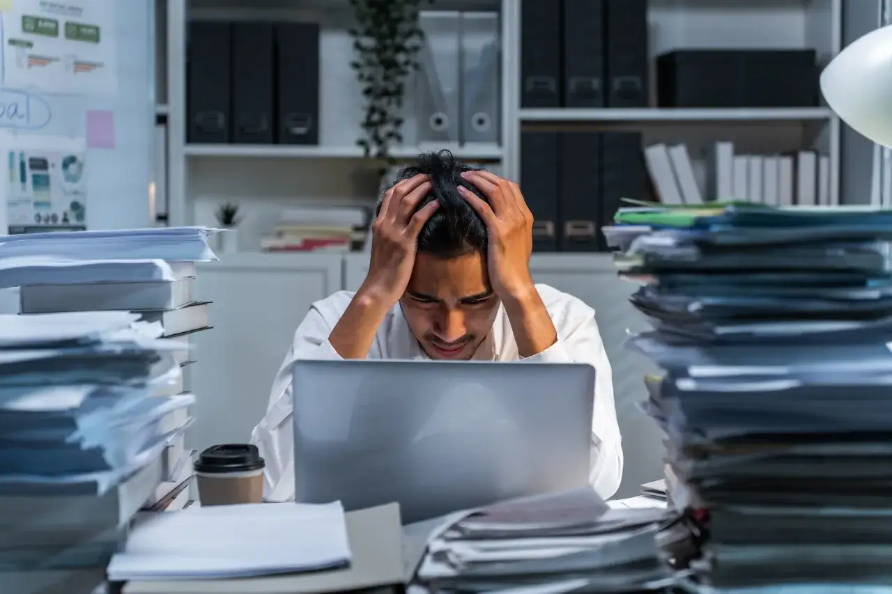 Filozofia praca po studiach: Jak uniknąć trudności w zatrudnieniu?