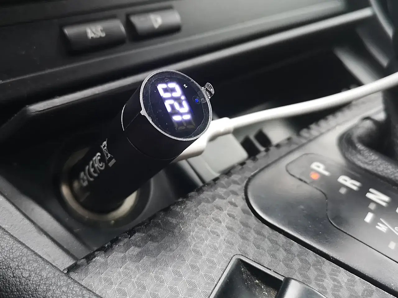 Gniazdo zapalniczki nie działa? Jaki bezpiecznik i jak go wymienić?