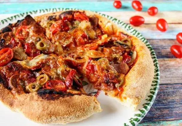 Ciasto na pizzę: Ile rośnie? Od 1h do 3 dni sekret idealnej pizzy