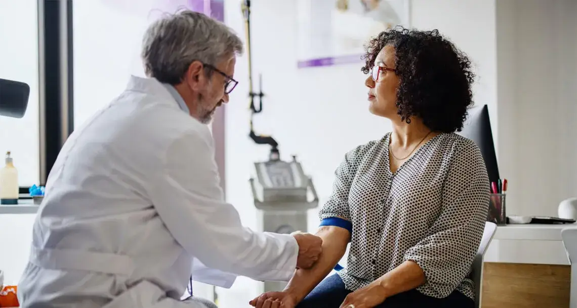 Jakie badanie krwi na menopauzę? Kluczowe testy dla zdrowia kobiet