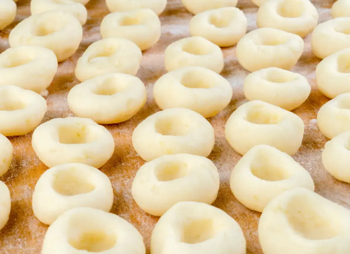 Jak zrobić kluski? Proste przepisy i triki na perfekcyjny smak