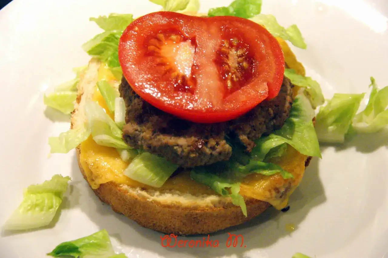 Sos musztardowo-miodowy do burgera z kurczakiem: Przepis, który odmieni Twoje danie