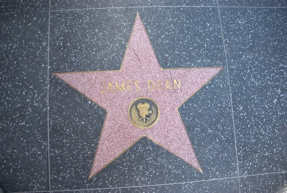 Ile jest gwiazd w alei Hollywood? Zaskakujące fakty i historia