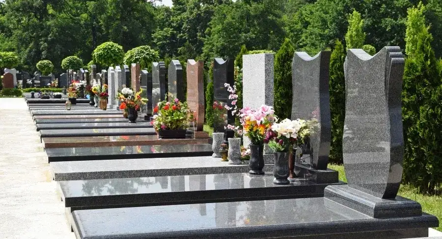 Jak skutecznie czyścić pomnik granitowy i unikać uszkodzeń