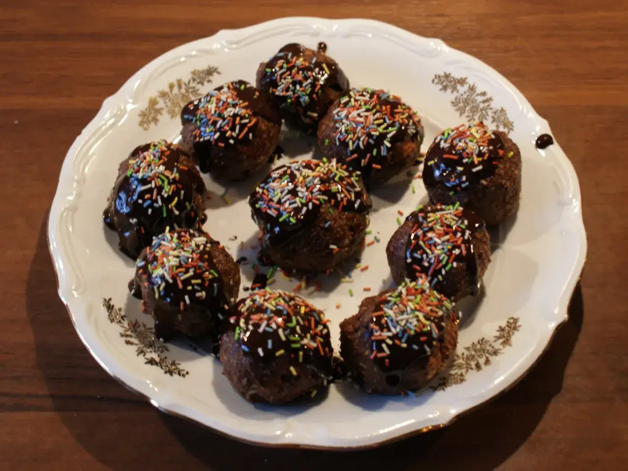 Bajaderki z biszkoptu: Łatwy i szybki przepis na deser domowej roboty