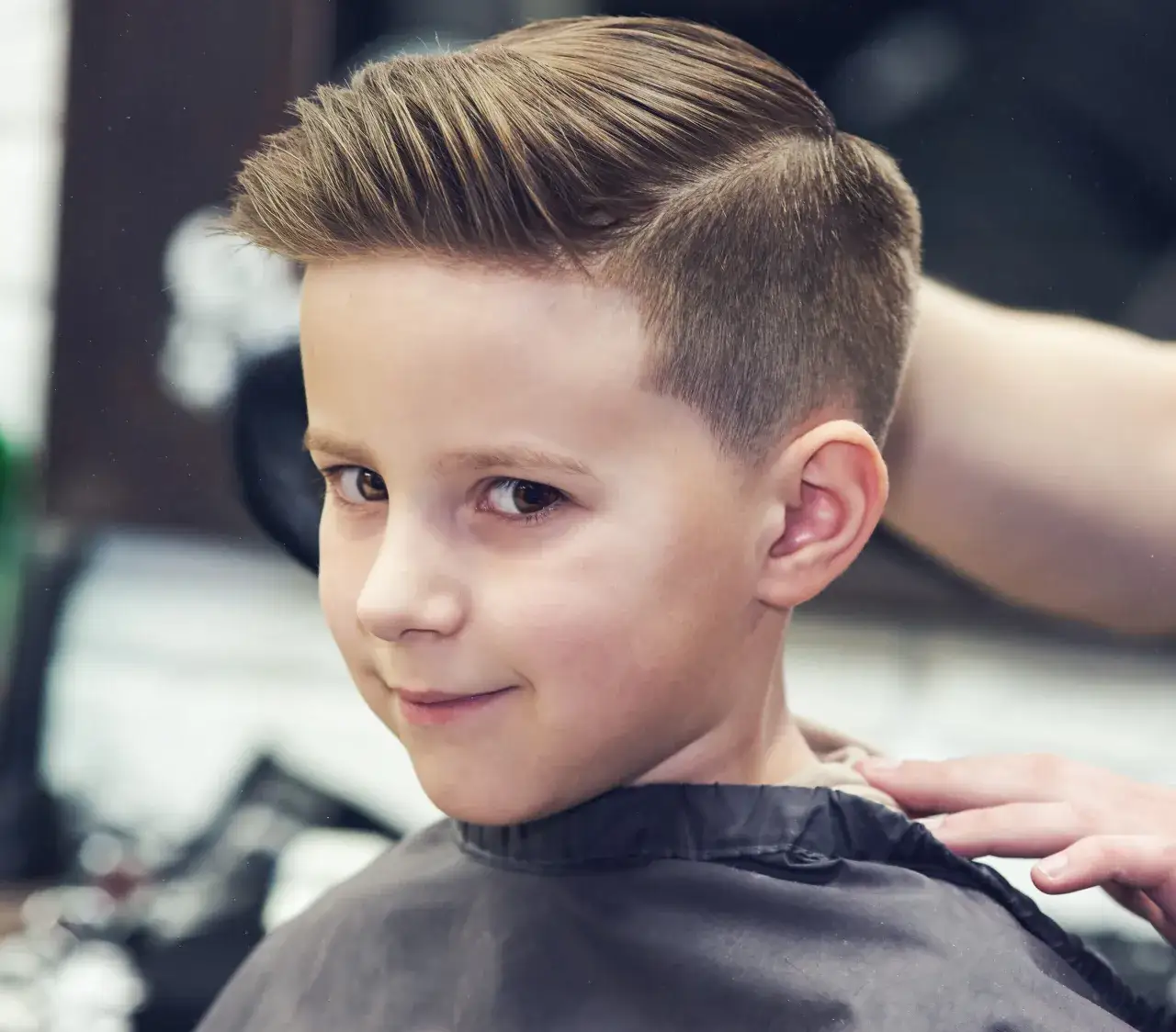 Fryzura dla 8-latka: 7 modnych cięć które pokocha Twój syn