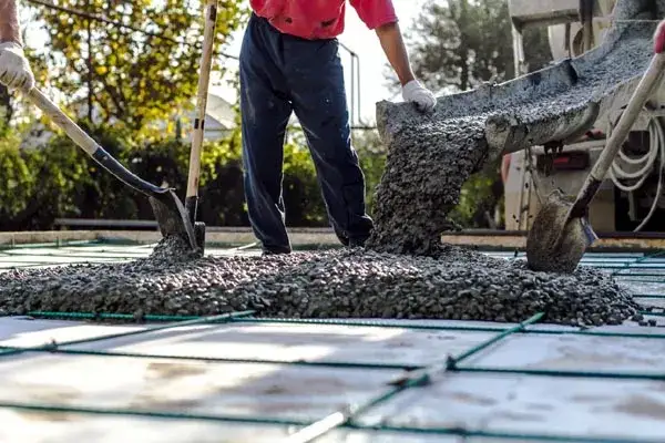 Czym się różni cement od betonu? Kluczowe różnice, które musisz znać