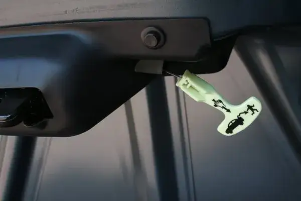 Jak otworzyć bagażnik Mercedesa W211 bez kluczyka - Praktyczne porady i rozwiązania