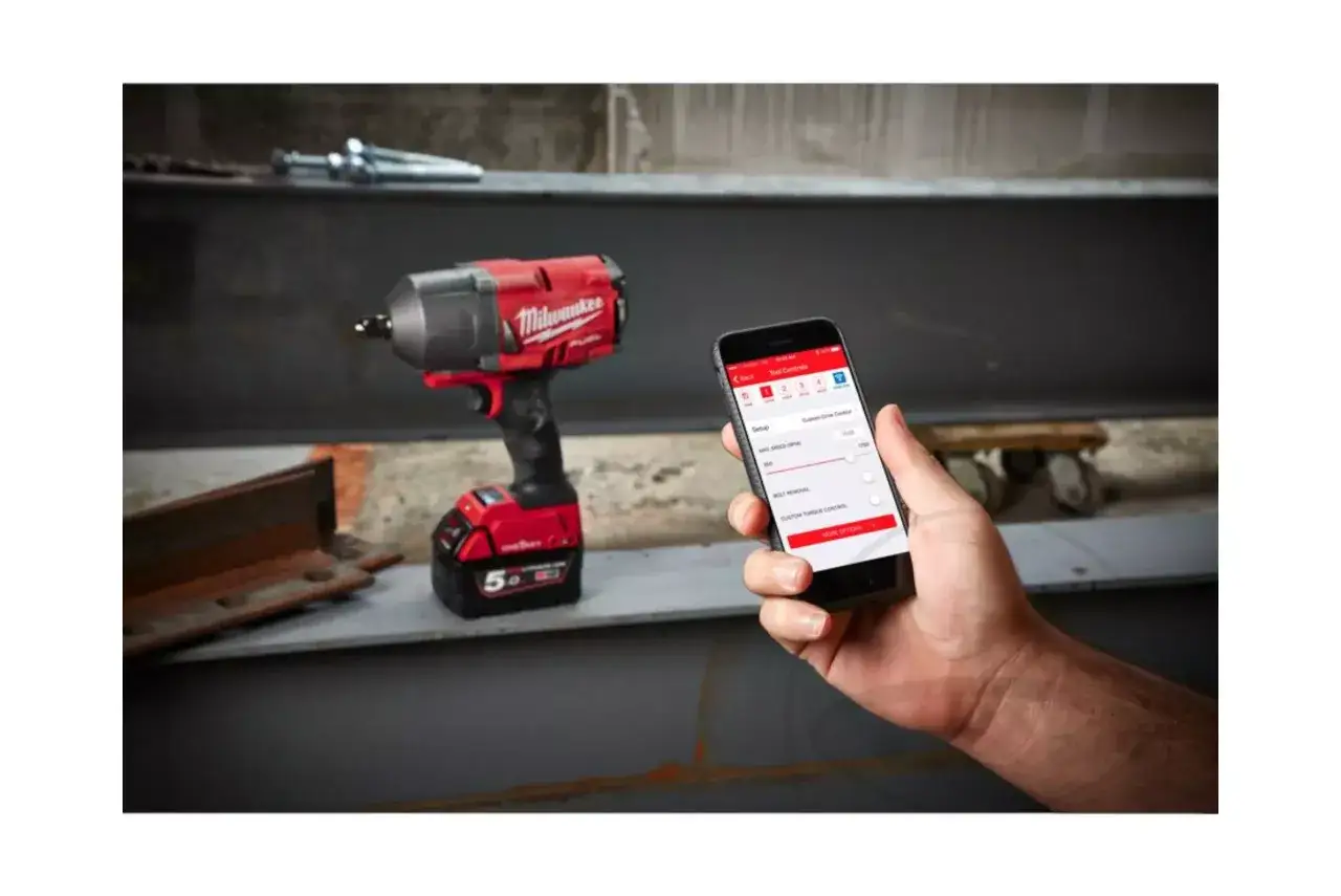 Czy klucz Milwaukee 3/4 cala naprawdę wart złotówki w warsztacie?