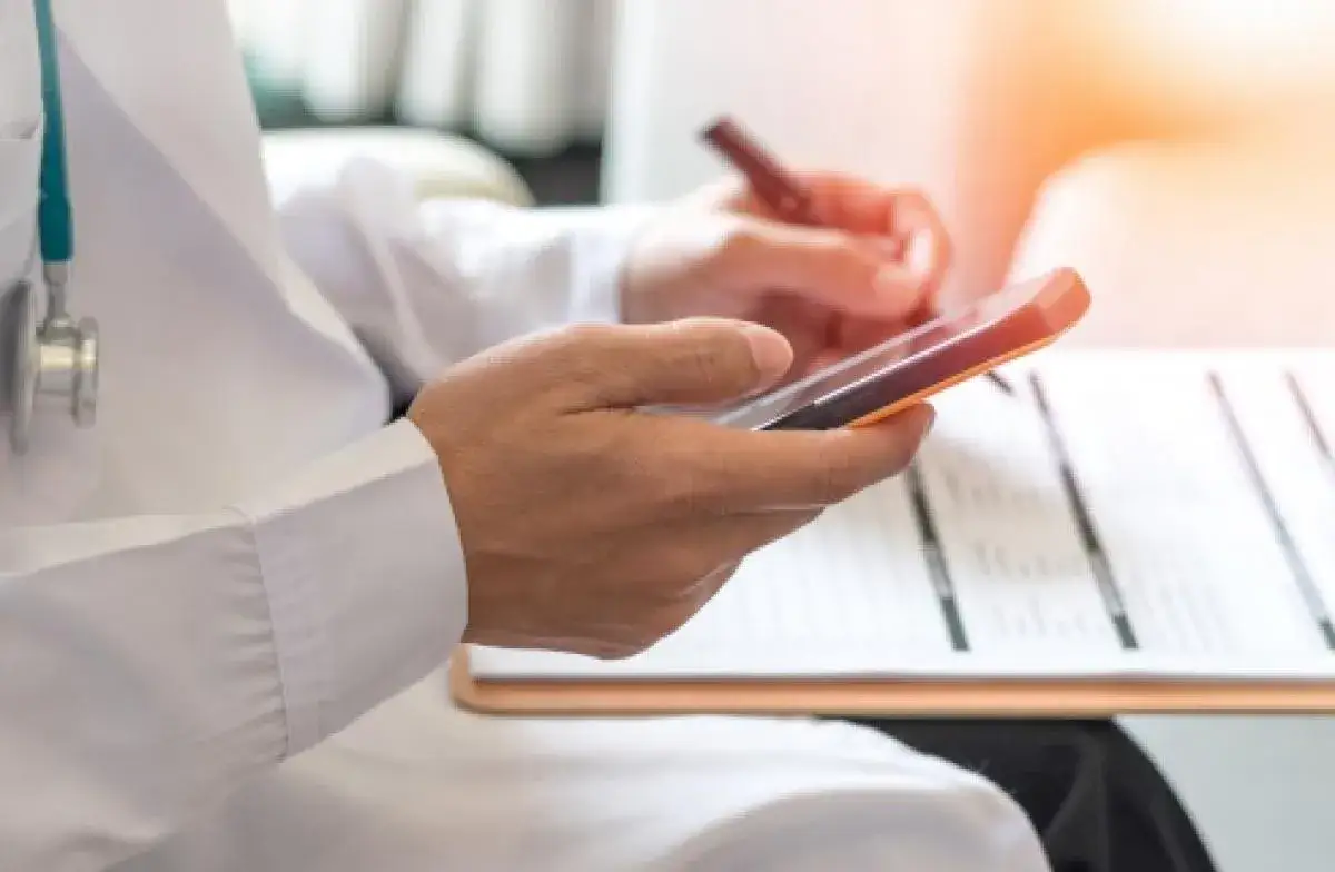 Czy lekarz na teleporadzie może wystawić zwolnienie? Sprawdź zasady