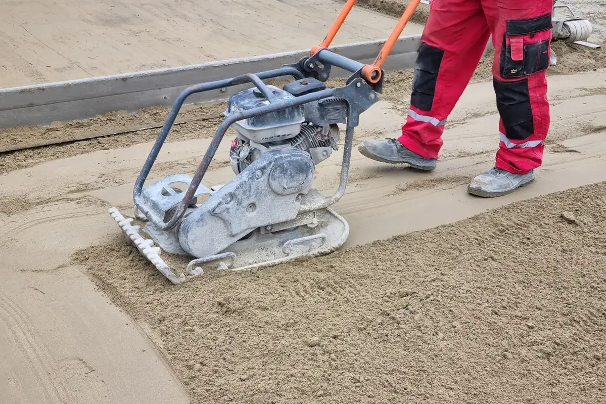 Jak przygotować podłoże pod kostkę brukową? Poradnik eksperta!