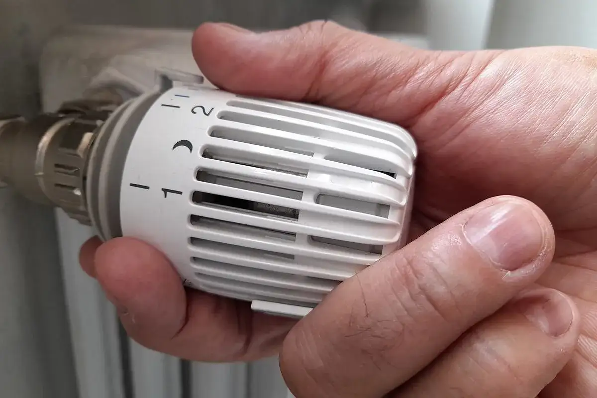 Dopłaty za ogrzewanie w spółdzielni? Sprawdź, jak je obniżyć!