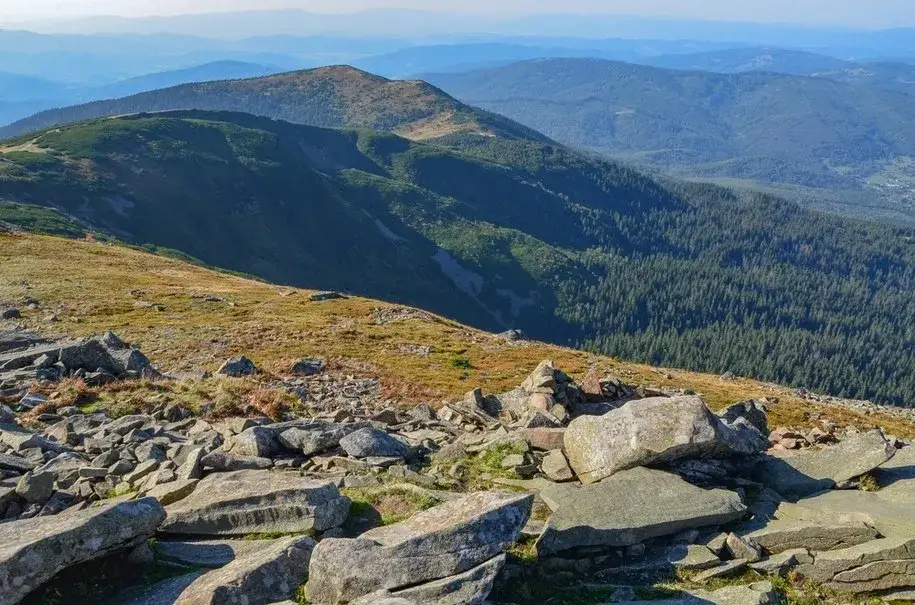 Ile metrów ma Babia Góra? Odkryj jej wysokość i znaczenie