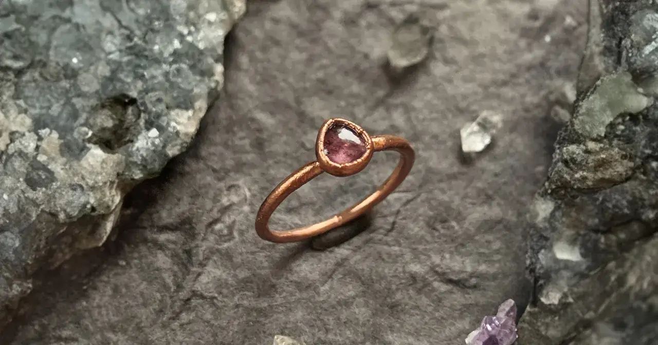 Jak czyścić miedzianą biżuterię i uniknąć jej ciemnienia?