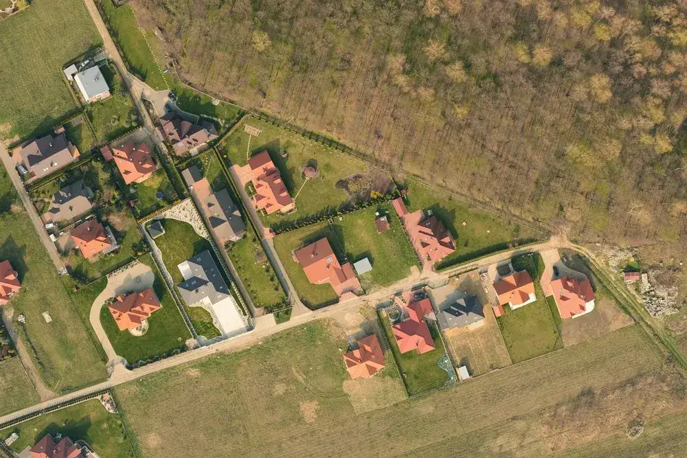 Jak znaleźć właściciela działki za darmo i uniknąć zbędnych kosztów