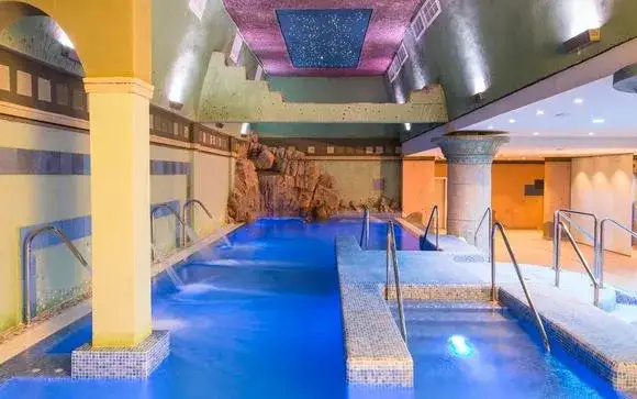 Grand Luxor Hotel: Lujo faraónico, parques ilimitados. ¿Tu oasis en Benidorm?