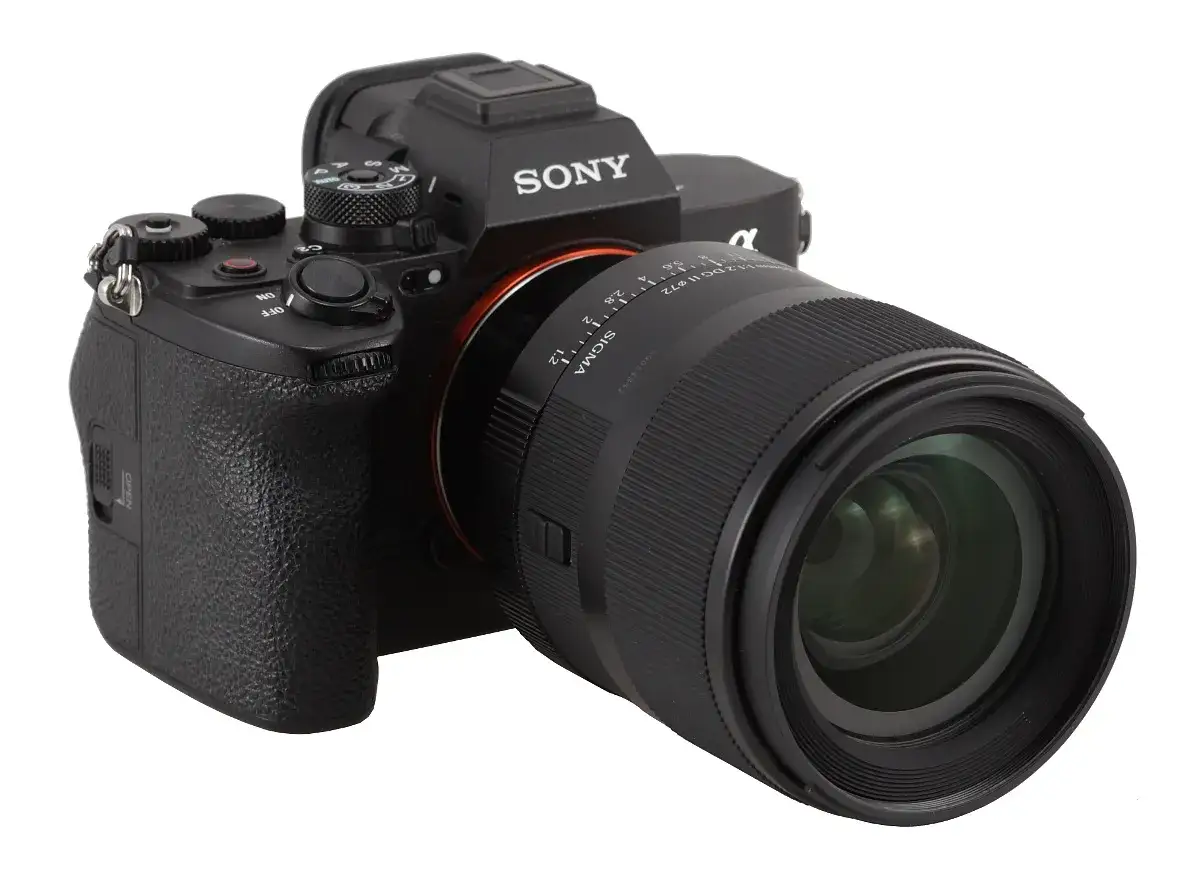 Sony Alpha z obiektywem Sigma 1.4/35mm DG DN Art. Idealny do testów sigma.