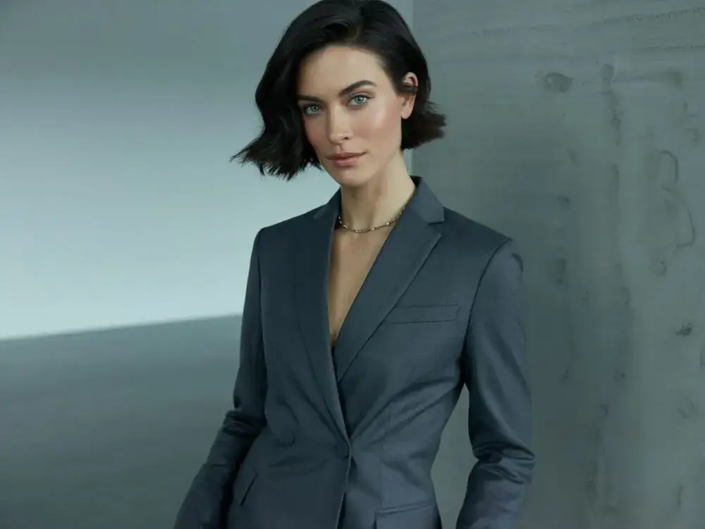 Jaką fryzurę do garnituru damskiego wybrać na ważne okazje: 10 porad