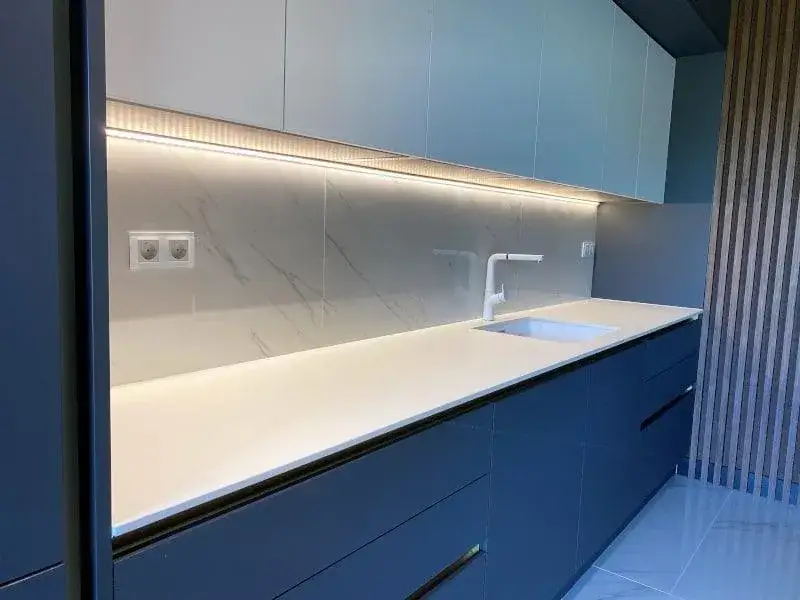 Konglomerat czy kompozyt – który materiał wybrać do wnętrza?