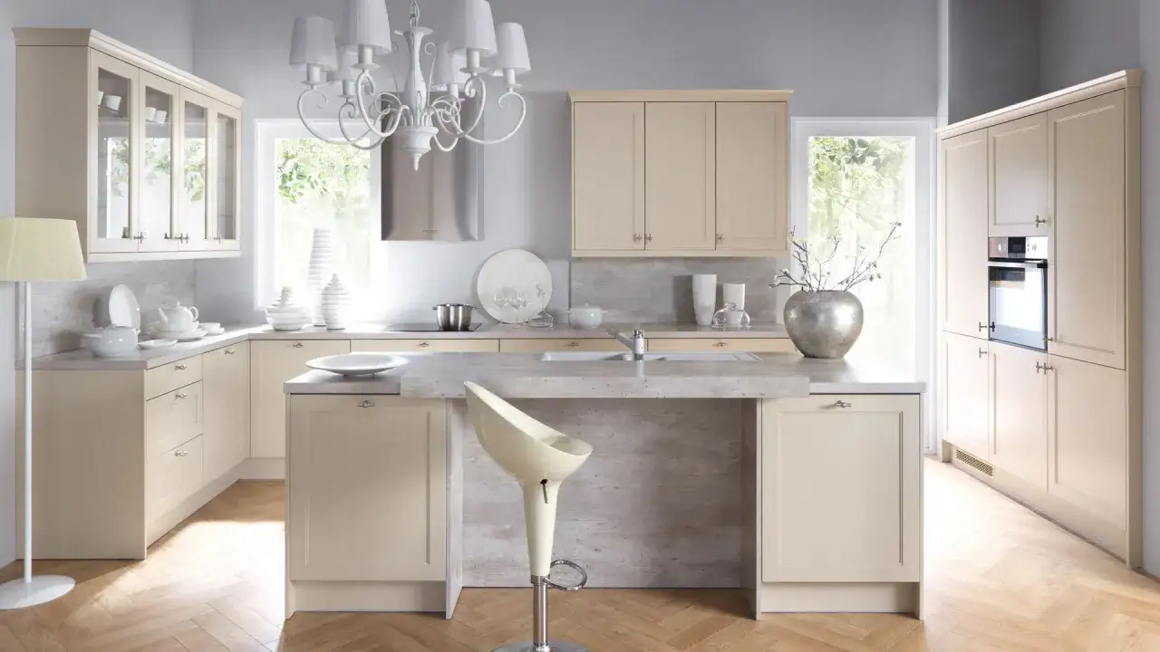 Jak umeblować kuchnię z dwoma oknami - zalety, wady i praktyczne porady