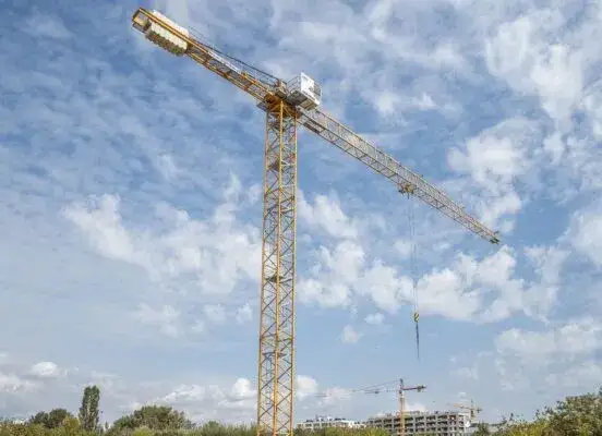 Dźwig: Jak wygląda i działa? Poznaj sekrety żurawi budowlanych