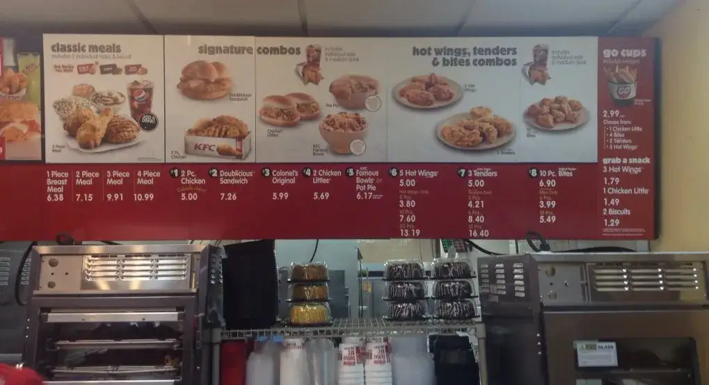 Jak wygląda KFC? Zobacz wnętrza i popularne menu w restauracji