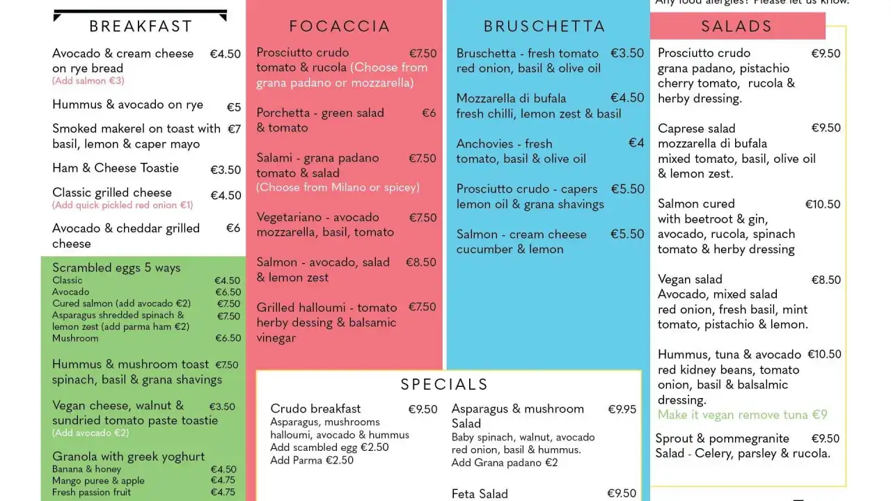 Menu z opcjami śniadaniowymi, focaccią, bruschettą i sałatkami. Sprawdź, ile kosztuje obiad na Malcie, np. sałatka z prosciutto za 9,50 €.