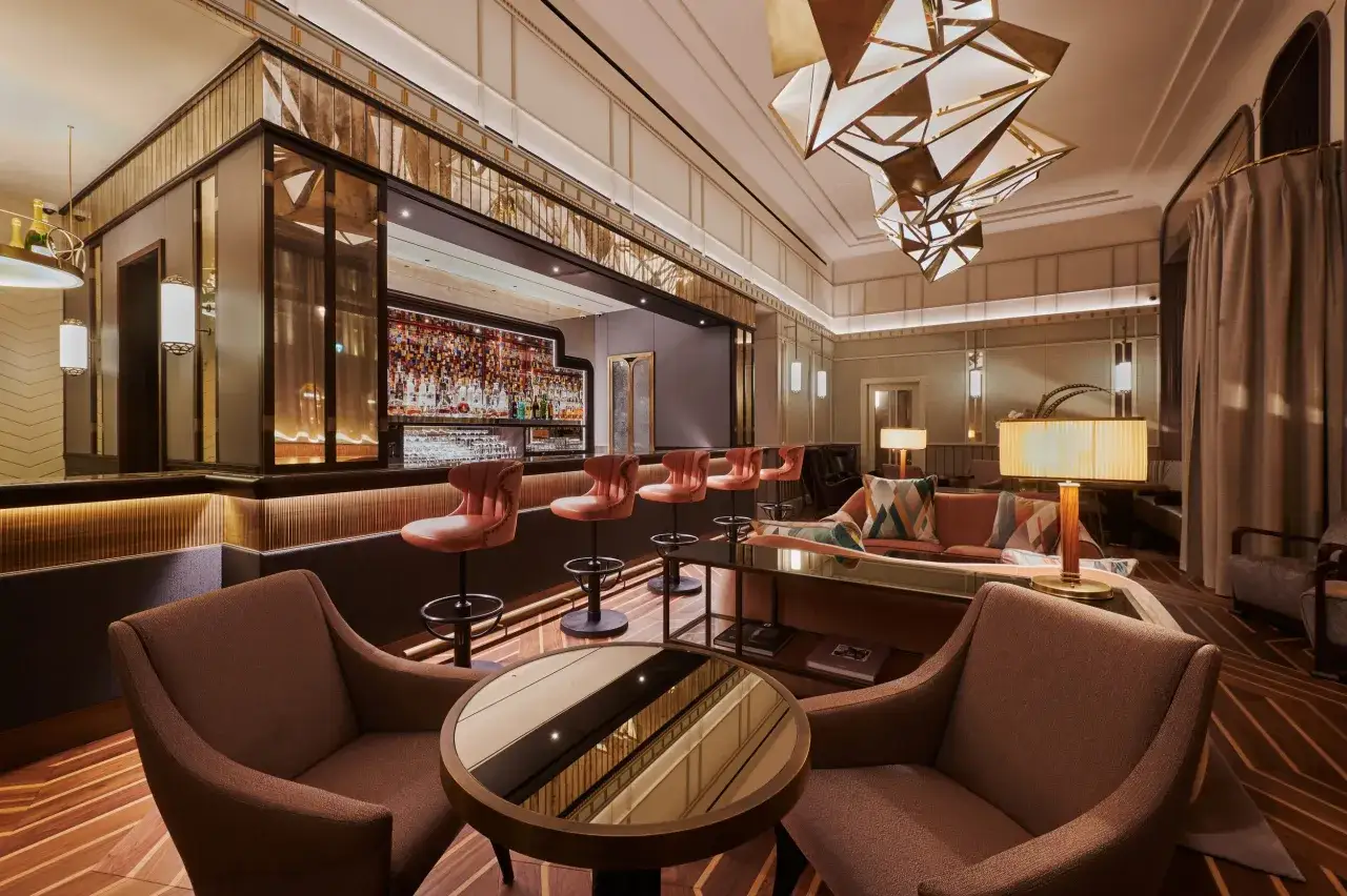 Gdzie na drinka w Łodzi? Odkryj wyjątkowe bary z atmosferą