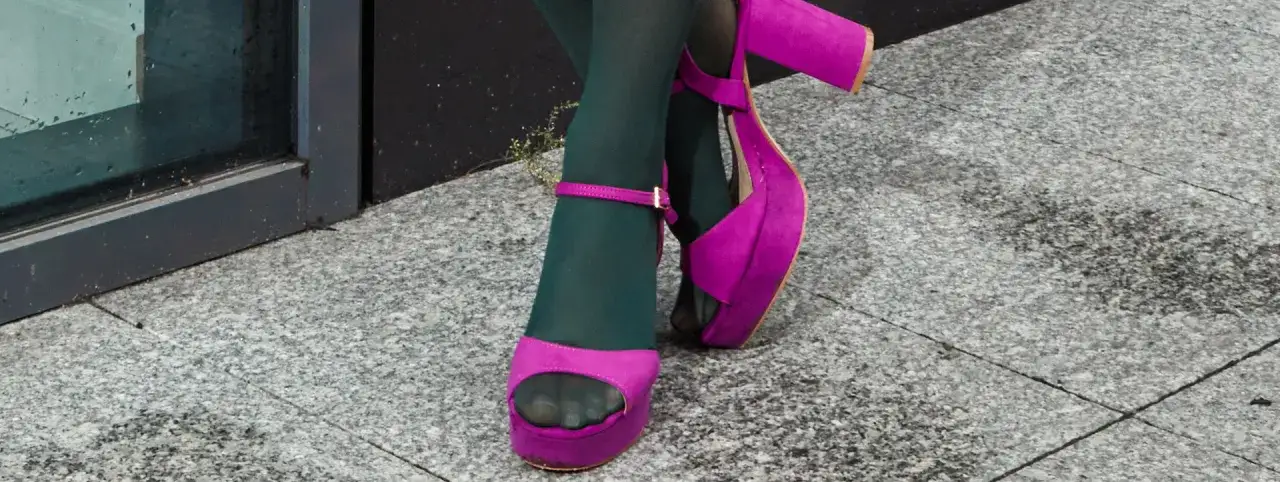 Jakie rajstopy do odkrytych butów, aby uniknąć modowych wpadek?