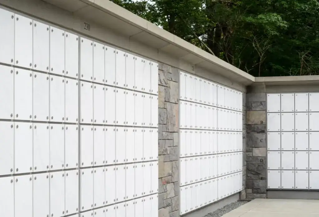 Ile kosztuje kremacja i urna? Sprawdź ceny i uniknij nieprzyjemnych niespodzianek