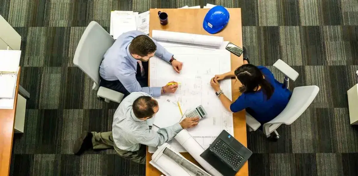 Kto może być opiekunem praktyk zawodowych? Sprawdź wymagania i kwalifikacje