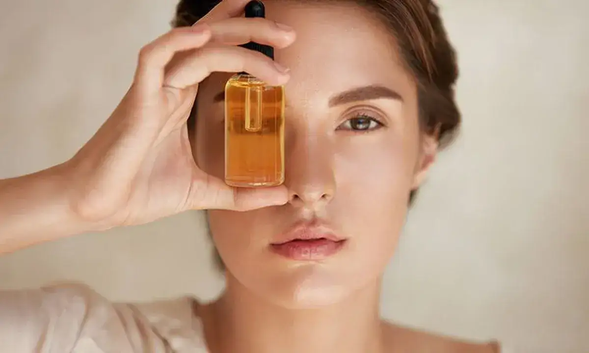 Kwas hialuronowy: Gdzie występuje i jak działa w ciele, diecie, kosmetykach?