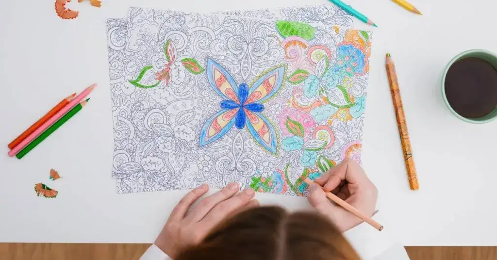 Czym malować kolorowanki antystresowe? Najlepsze narzędzia i techniki kolorowania