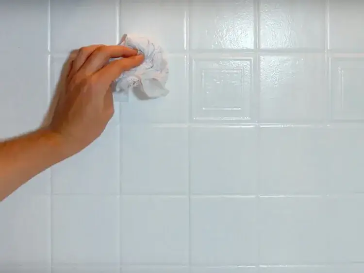 Najlepsza farba do malowania płytek gipsowych – jak osiągnąć trwały efekt?