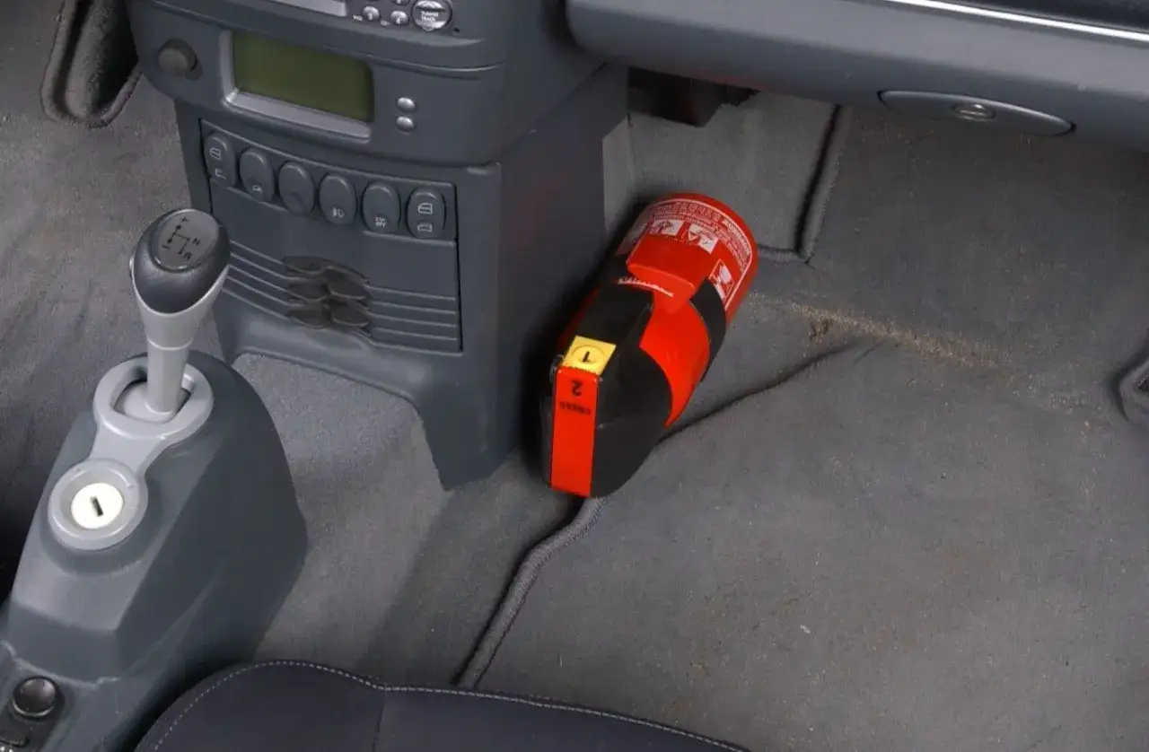 Czy gaśnica jest obowiązkowa w samochodzie? Sprawdź, co grozi za brak