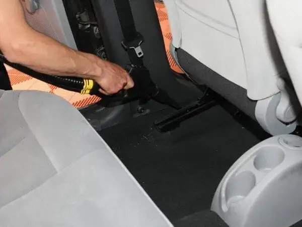 Jaką myjkę parową do tapicerki samochodowej wybrać, by zaoszczędzić?