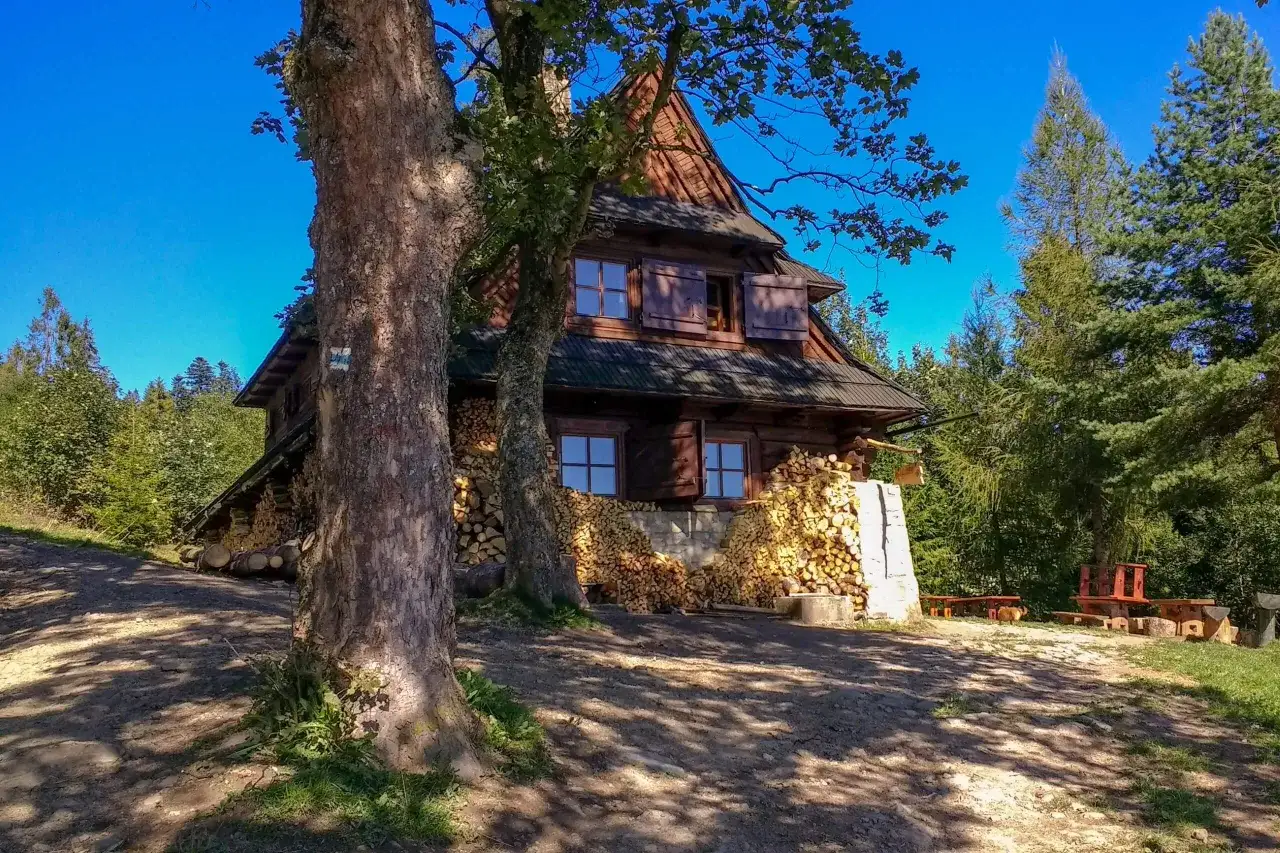 Czy schronisko na Łapsowej Polanie to ten górski raj dla turystów?