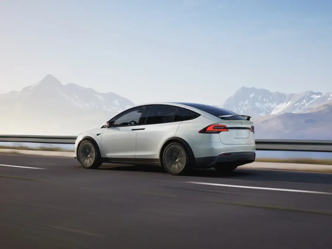 Tesla Motor Model X: Leistungsstark, aber teuer und weniger agil?