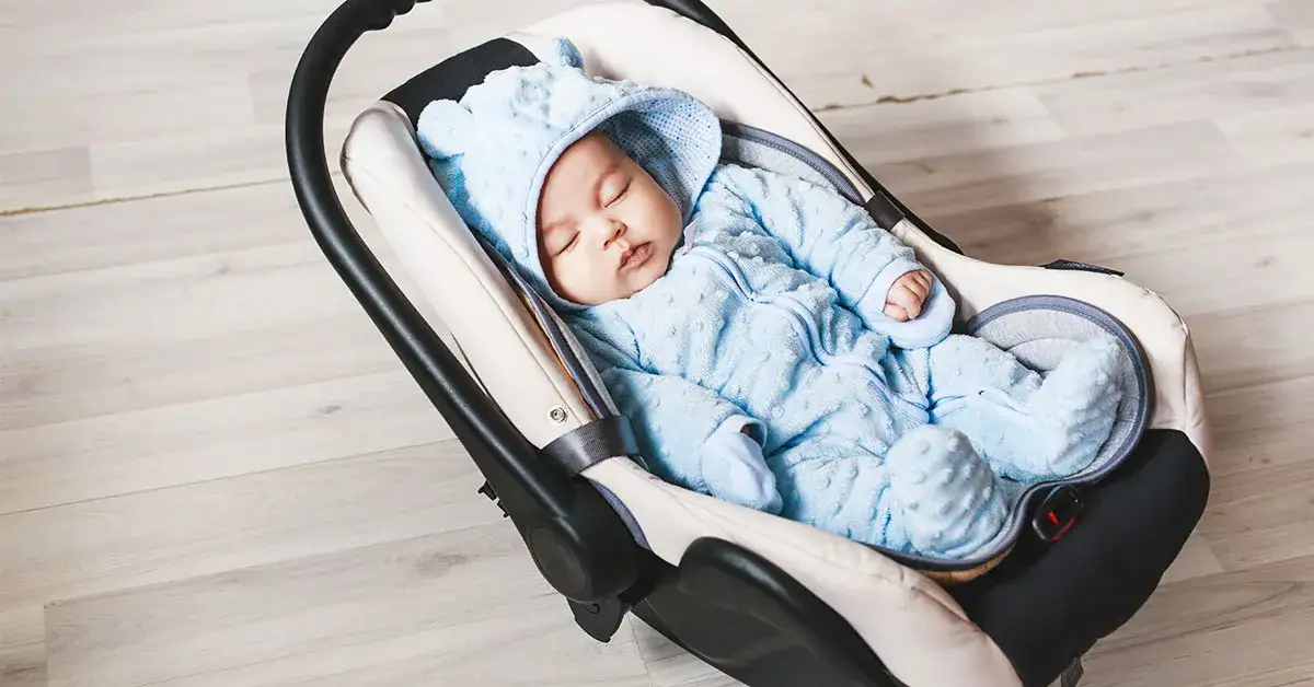 Do kiedy dziecko może jeździć w nosidełku? Sprawdź ważne limity