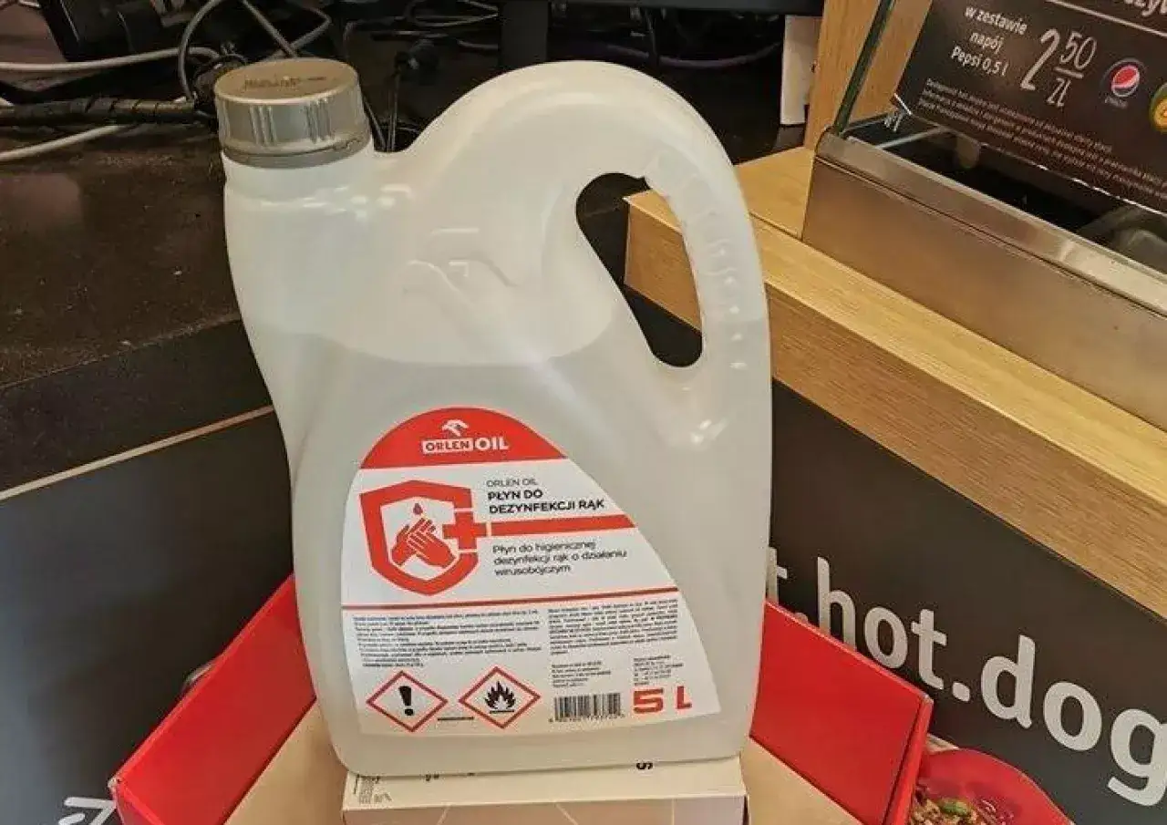 Duży, biały kanister z płynem do dezynfekcji rąk Orlen Oil 5L.