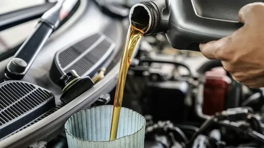 Jak dobrać olej silnikowy? Poradnik