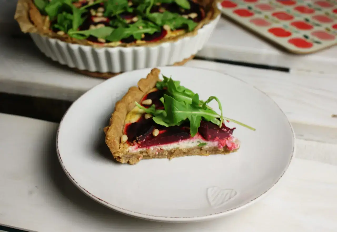 Tarta z burakiem i kozim serem: przepis, który zawsze wychodzi