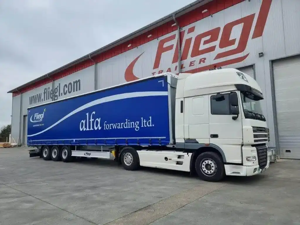 Co to jest naczepa i jak wpływa na transport drogowy?