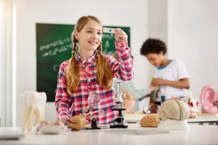 Indywidualny tok nauczania dla zdolnych: kto się kwalifikuje i jak?