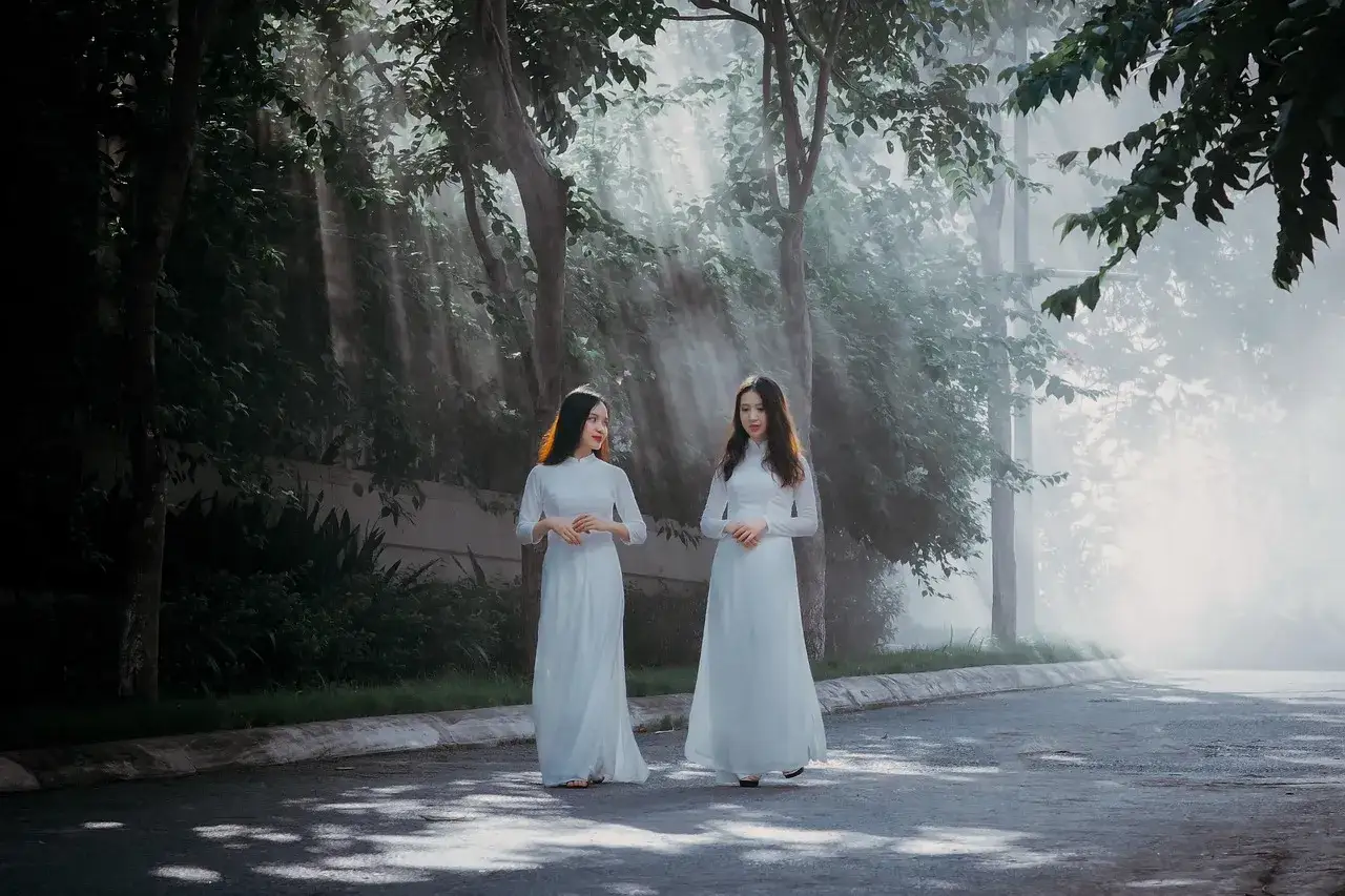 Jedna sukienka, wiele sylwetek – jak znaleźć fason, który pasuje do Ciebie?