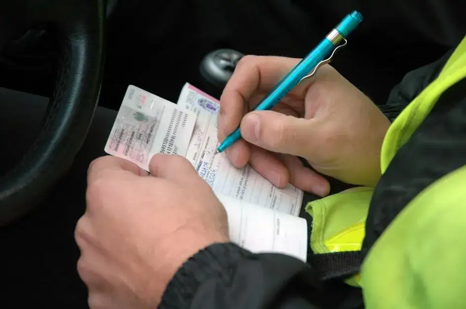 Jak szybko sprawdzić mandat online i uniknąć nieprzyjemnych konsekwencji